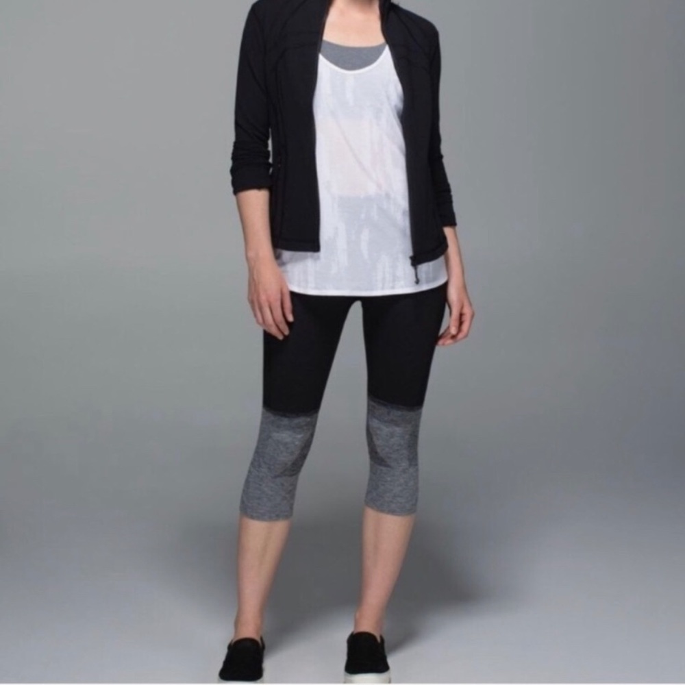 Lululemon Seamlessly Stree Crop leggings 6 - Picture 2 of 9